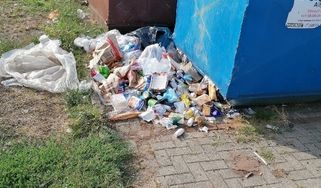 Müllberge auf dem Container-Platz der Heilbronner Straße